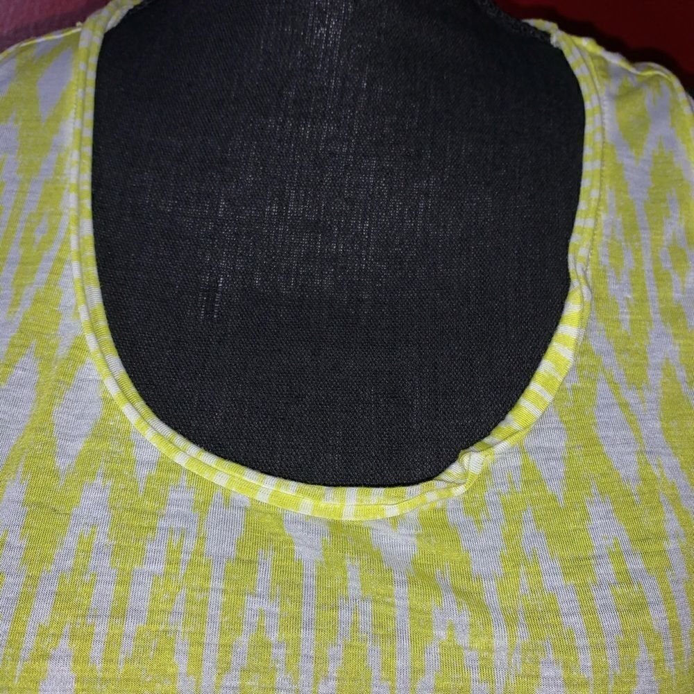 H&M Women’s Geometric Tank Top - Picture 3 of 5